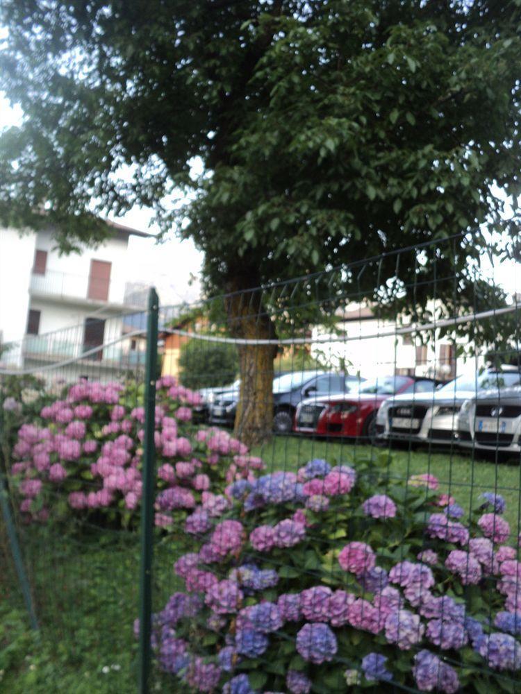 Albergo Del Cacciatore Cremeno Exterior photo